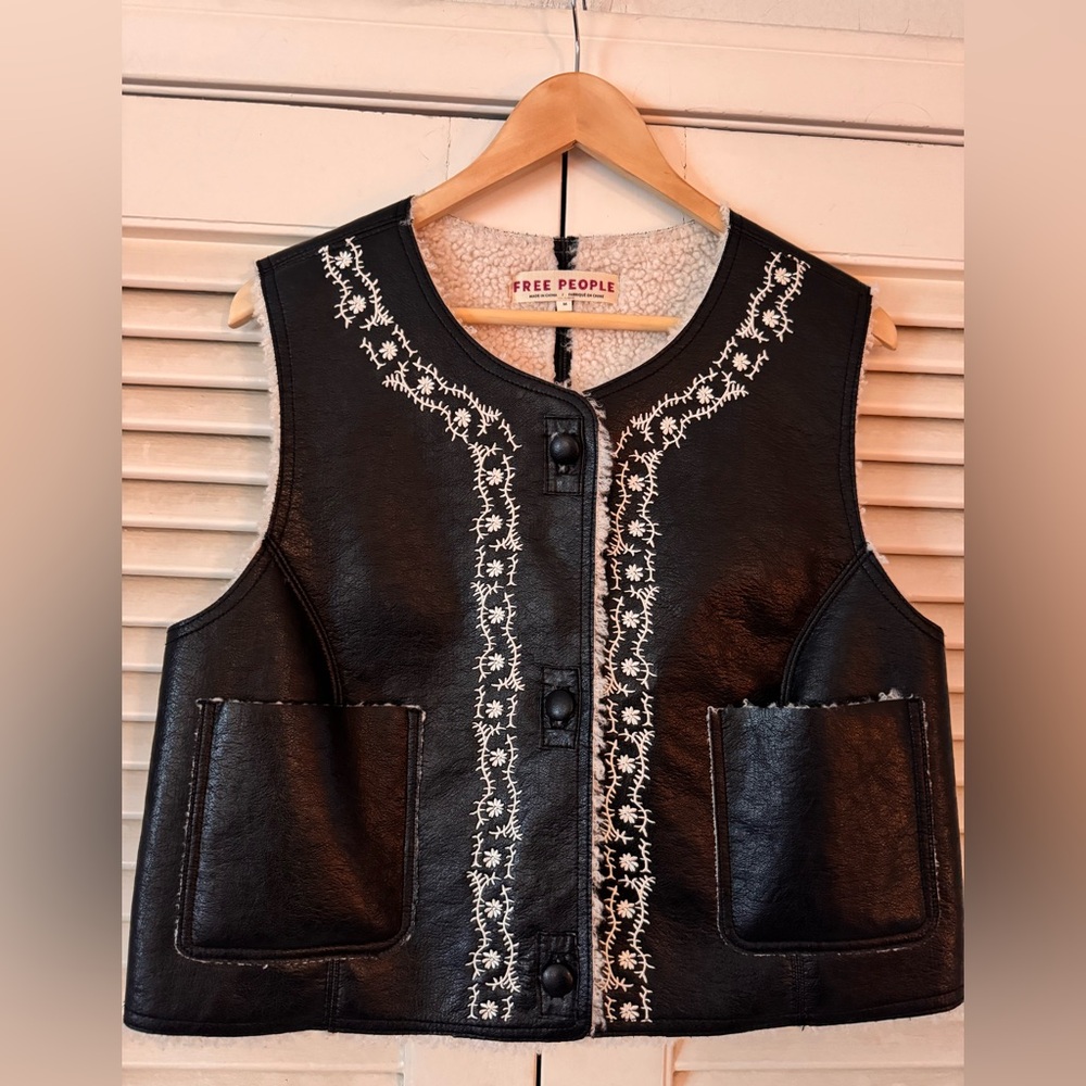 NWOT FREE PEOPLE VEGAN LEATHER & SHERPA EMBROIDERED VEST SZ MED ORIG $125